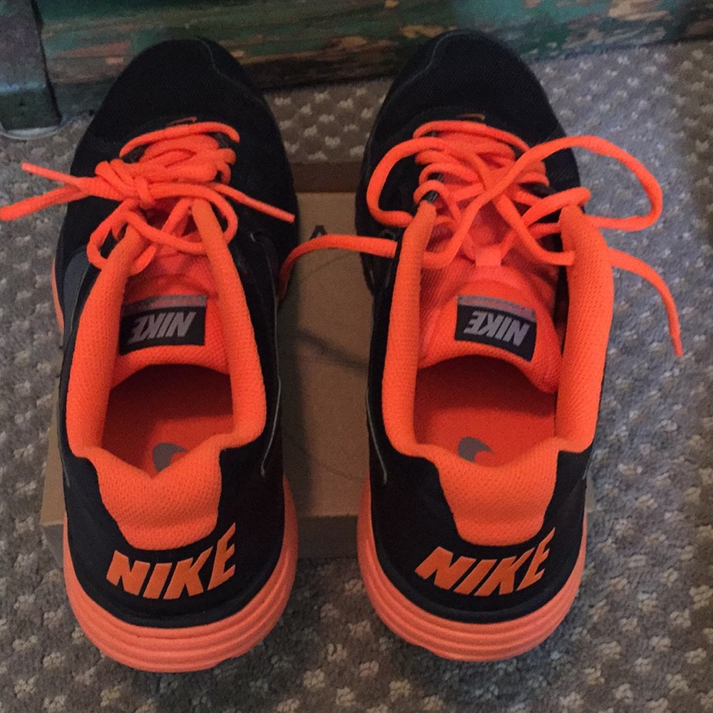 Men’s NIKE sneakers